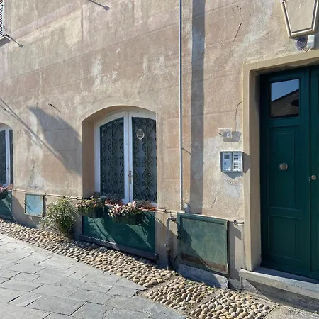 Casa Nel Borgo, Posto Auto, Un Passo Dal Mare Διαμέρισμα Albisola Superiore